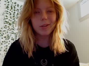 webcam girl crimsonxrapture live cam image #963416