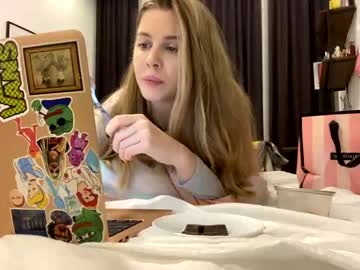 webcam girl vivian_lacroix live cam image #866205