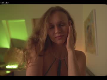webcam girl chillwithkira live cam image #1796828