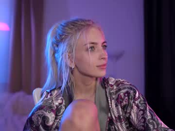 webcam girl artmosphera live cam image #1943078