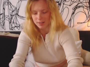 webcam girl crimsonxrapture live cam image #438752