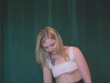 webcam girl lucydelovely live cam image #5829907