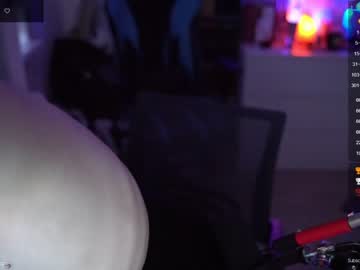 webcam girl blue_mooncat live cam image #4737365