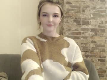 webcam girl lucydelovely live cam image #3612819