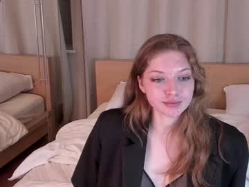 webcam girl lizzylipsss live cam image #3660160