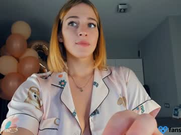 webcam girl sophie_5 live cam image #2610001