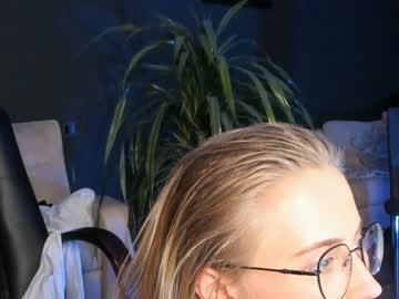 webcam girl linellali live cam image #2916028
