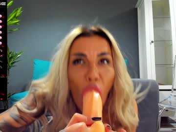 webcam girl azaleeax live cam image #1578194