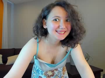 webcam girl your_lilly_girl live cam image #2046112