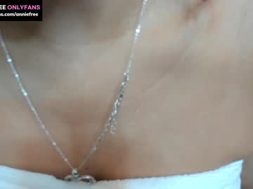 webcam girl annieguzman_ live cam image #6400864