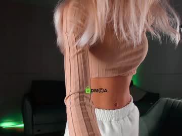webcam girl crazzy_cherry live cam image #2880517