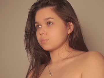 webcam girl helenmoors live cam image #4133401