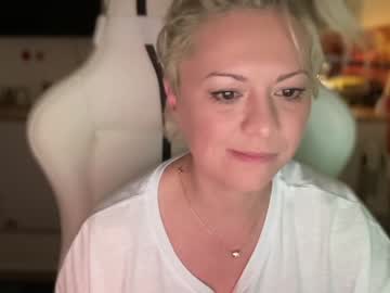 webcam girl kiradivine live cam image #4089983