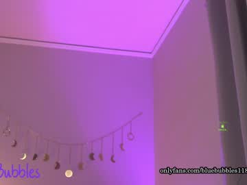 webcam girl blue_bubbles118 live cam image #2781007