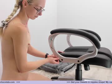 webcam girl girl_i_am live cam image #2650153