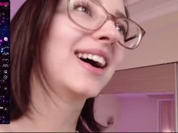 webcam girl queen_kitty1818 live cam image #2913696