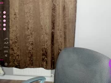 webcam girl kira_little live cam image #5380044