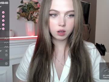 webcam girl small_blondee live cam image #2829432