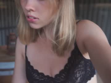 webcam girl bibi_it_is live cam image #3658921