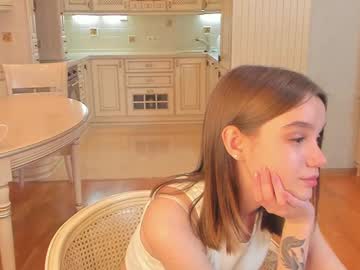 webcam girl harrieteasley live cam image #7046338