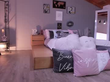 webcam girl ashlyeroberts1 live cam image #93542