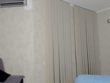 webcam girl melon_mussy live cam image #3445769