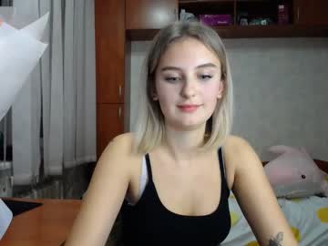 webcam girl melena_shy live cam image #196187