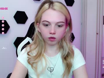 webcam girl small_blondee live cam image #4273542