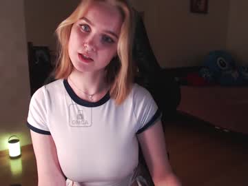 webcam girl lovely_kisses live cam image #2675779