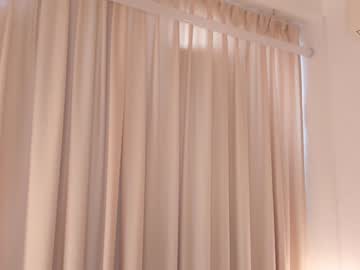 webcam girl peek_in_my_window live cam image #6789220