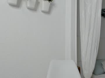 webcam girl melon_mussy live cam image #4041957
