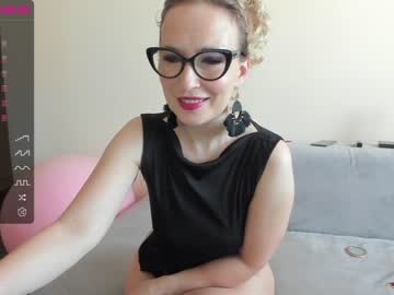 webcam girl emilymilf__ live cam image #4702684