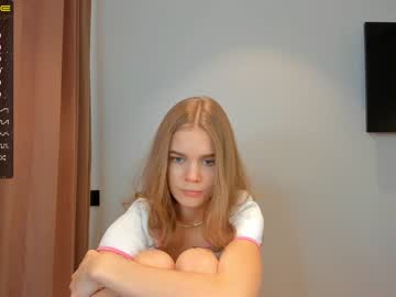webcam girl carolynsveronica live cam image #5095209