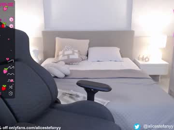 webcam girl smileyouarehere live cam image #5079100