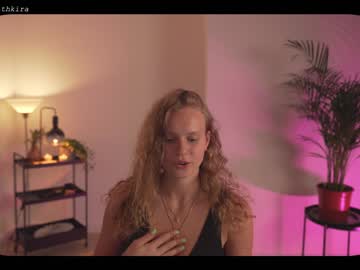 webcam girl chillwithkira live cam image #2006124
