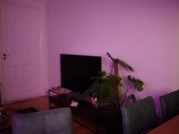 webcam girl strawberryjamx live cam image #3226228