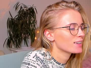 webcam girl linellali live cam image #2694832