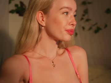 webcam girl mother__of__dragons live cam image #6986233