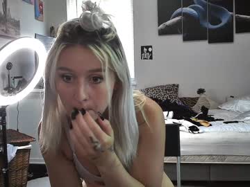 webcam girl charlybabyy live cam image #4341355