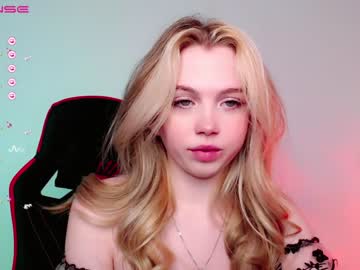 webcam girl small_blondee live cam image #4230597