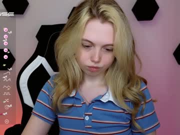 webcam girl small_blondee live cam image #4415907