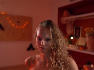 webcam girl chillwithkira live cam image #3017900