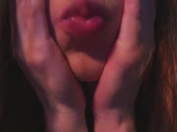 webcam girl lucie_beltran live cam image #6400297