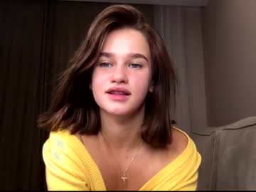 webcam girl ella_hey live cam image #2908210