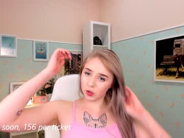 webcam girl nicole_hartree live cam image #2906437