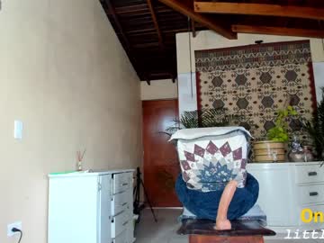 webcam girl little_izzi live cam image #6268730