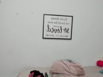 webcam girl abigail_w live cam image #1258489