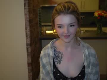 webcam girl lucydelovely live cam image #3591334
