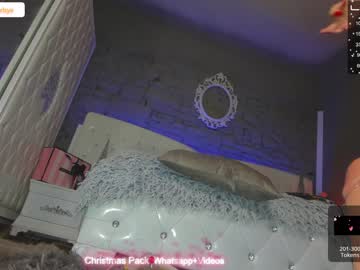 webcam girl royalsquirt_ live cam image #3307845