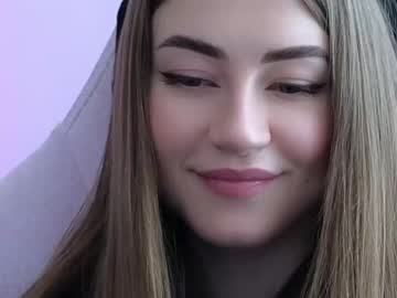 webcam girl strawberryjamx live cam image #4167033